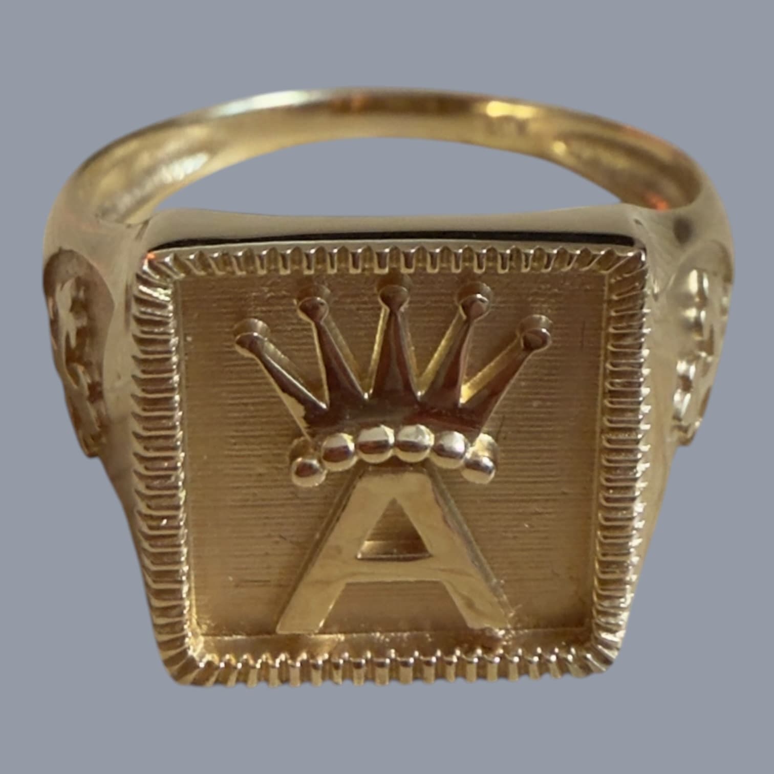 RC690 Ring K18 6.90g Initial A Sz# 15.5